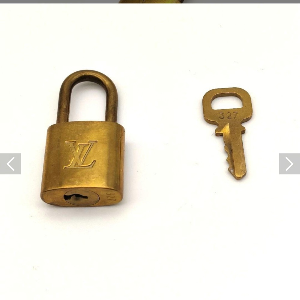Louis Vuitton Gold Key & lock Accessory - Picture 3 of 4
